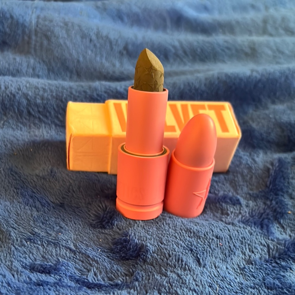 Jeffree Star Velvet Lipstick - Olive Green